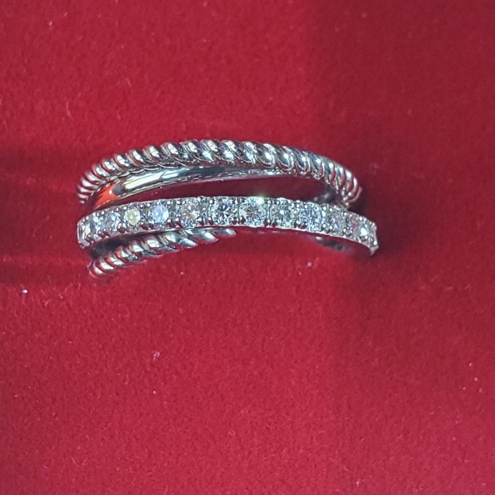 Brand new beautiful diamond 14K white gold ring 🤩🍒💌